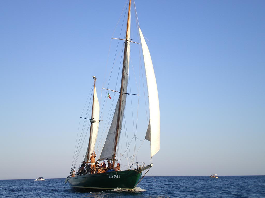 Sailboat excursions in Salento